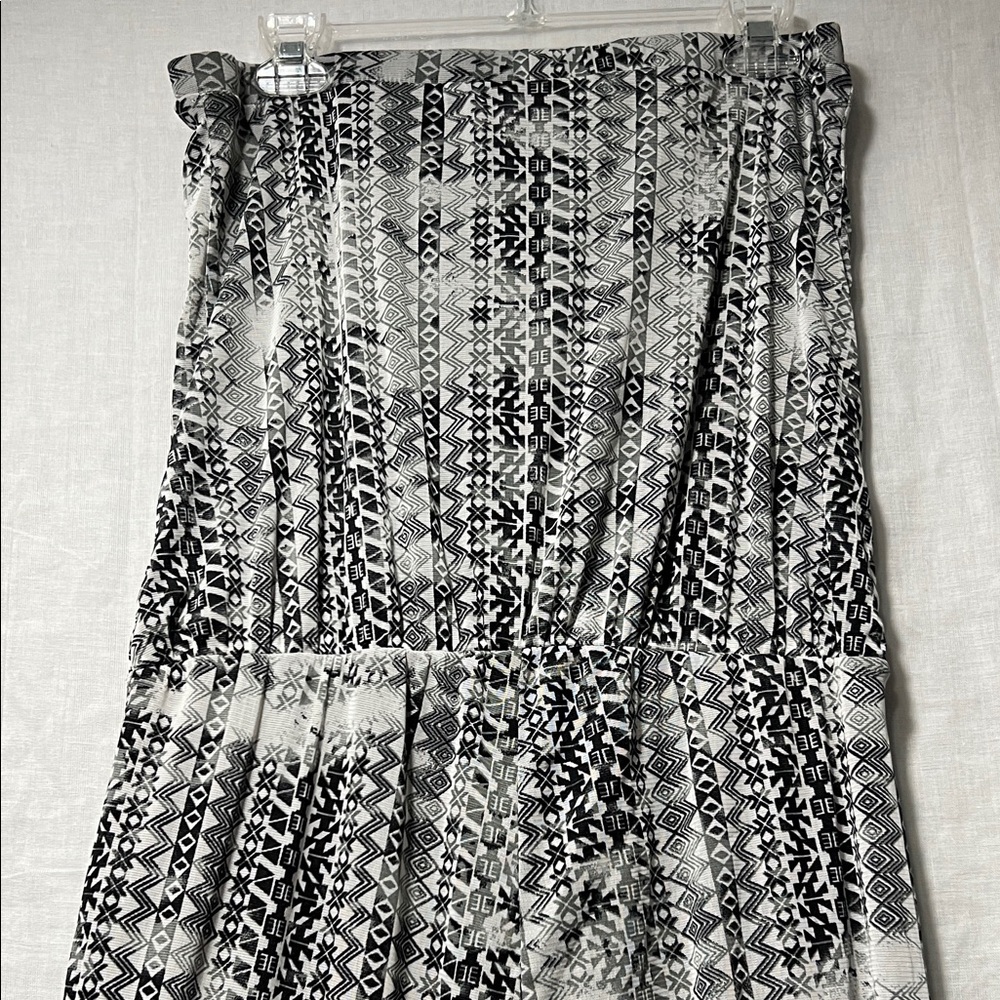 For Cynthia Black and‎ White Long Sleeve Dress.  CAJA. # 1. D - Picture 4 of 6